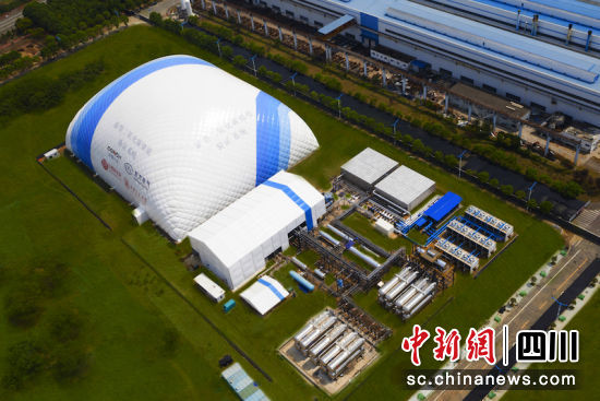 项目像一座蓝白相间的“小山”。人生就是博汽轮机 供图